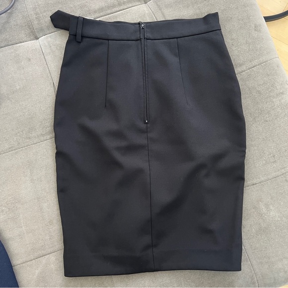 LIKE NEW H&M Skirts x2 - Picture 5 of 8